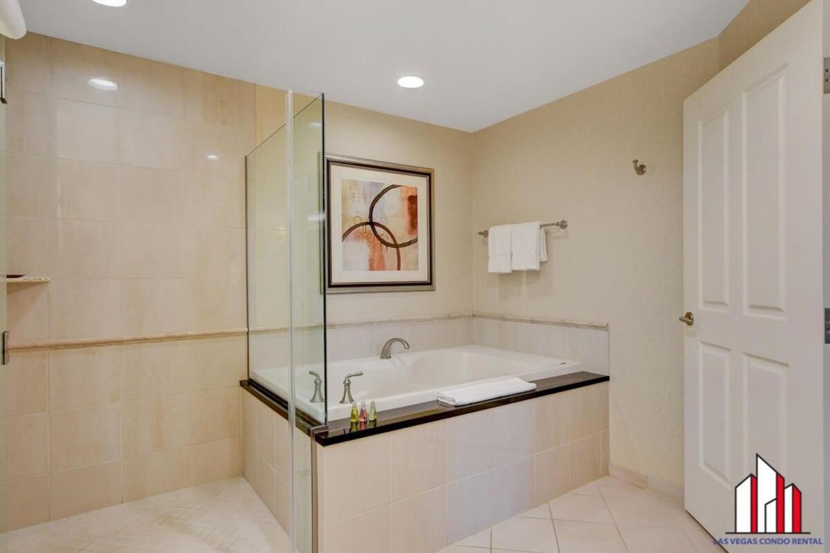 Mgm Signature-18-703 Strip View Jacuzzi Studio Las Vegas Buitenkant foto